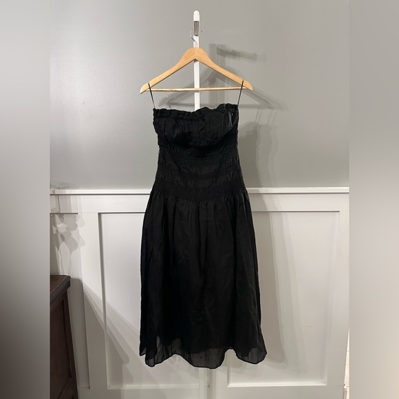 MOON RIVER Strapless Smocked Midi Dress – Black - Picture 7 of 11